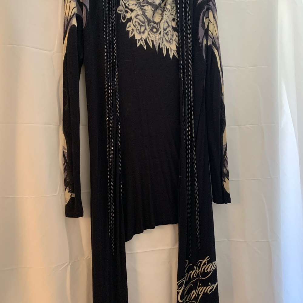 Asymmetrical light sweater with chains!